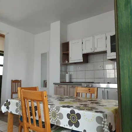 Ruzmarin Apartment *